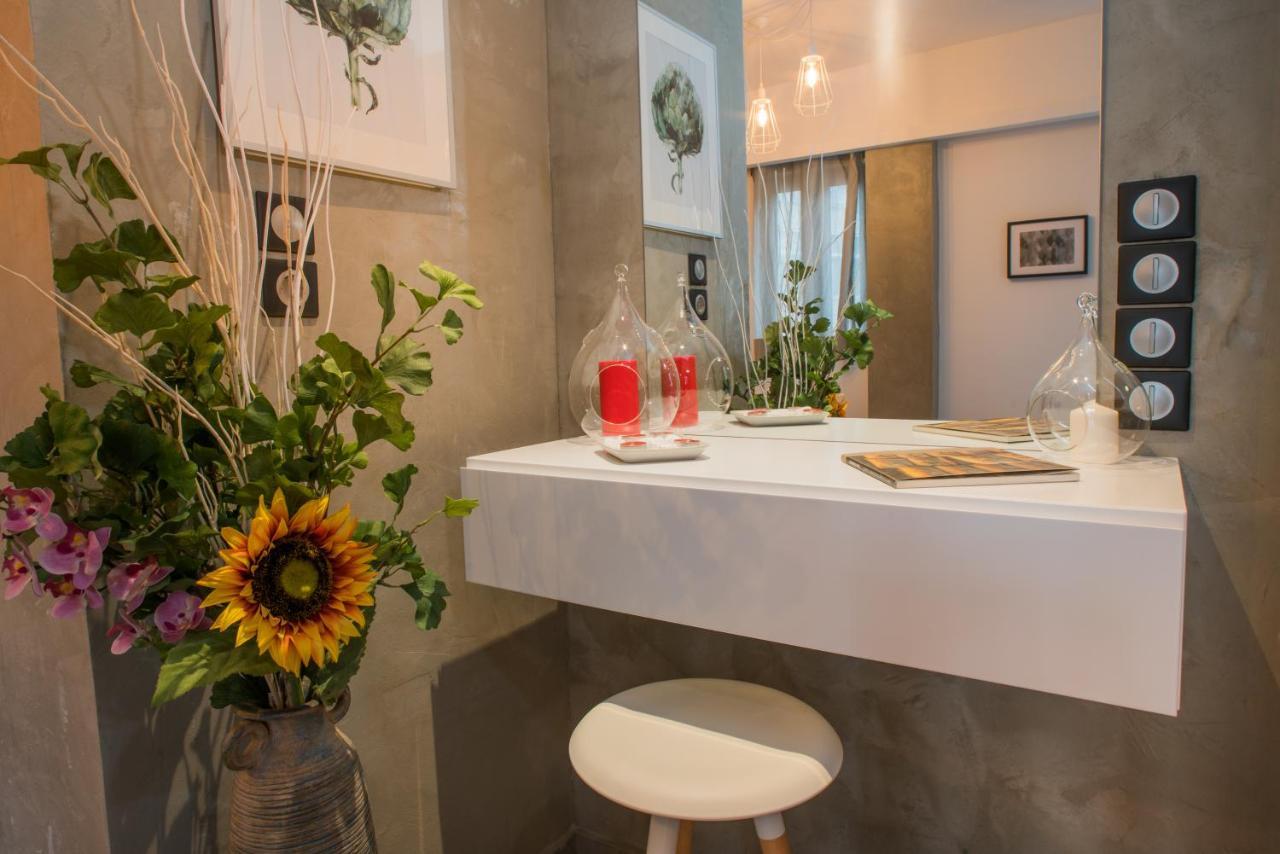 Athenian Living